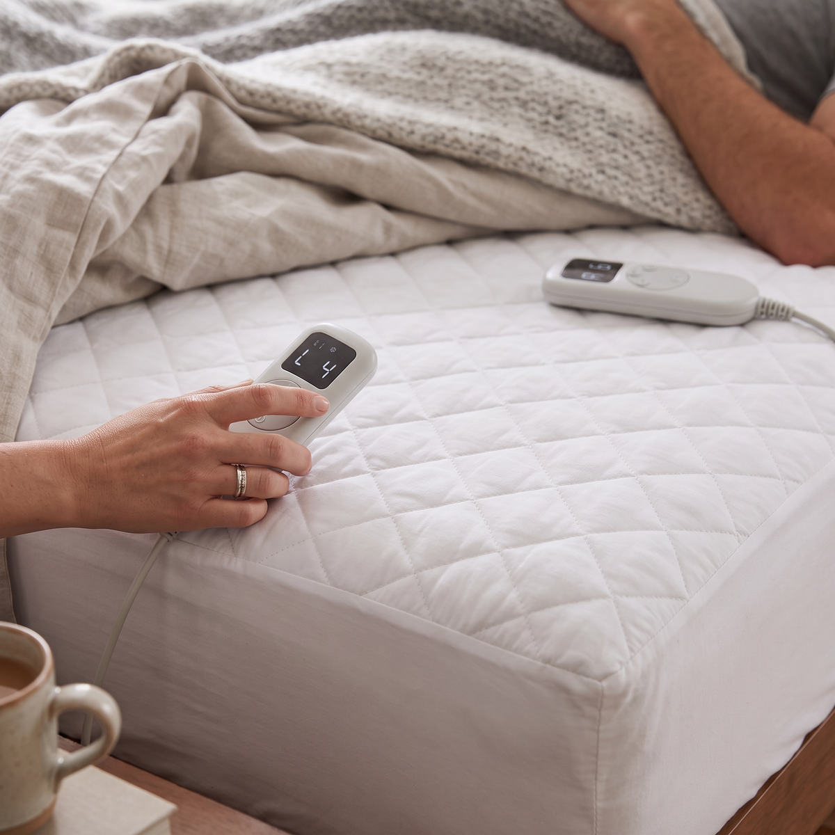 Dual-Control Heated Mattress Pad close-up detail