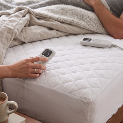 Dual-Control Heated Mattress Pad close-up detail